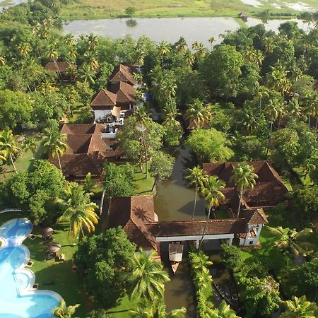 Готель Coconut Lagoon Kumarakom- A Cgh Earth Experience Екстер'єр фото