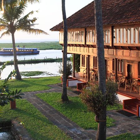 Готель Coconut Lagoon Kumarakom- A Cgh Earth Experience Екстер'єр фото