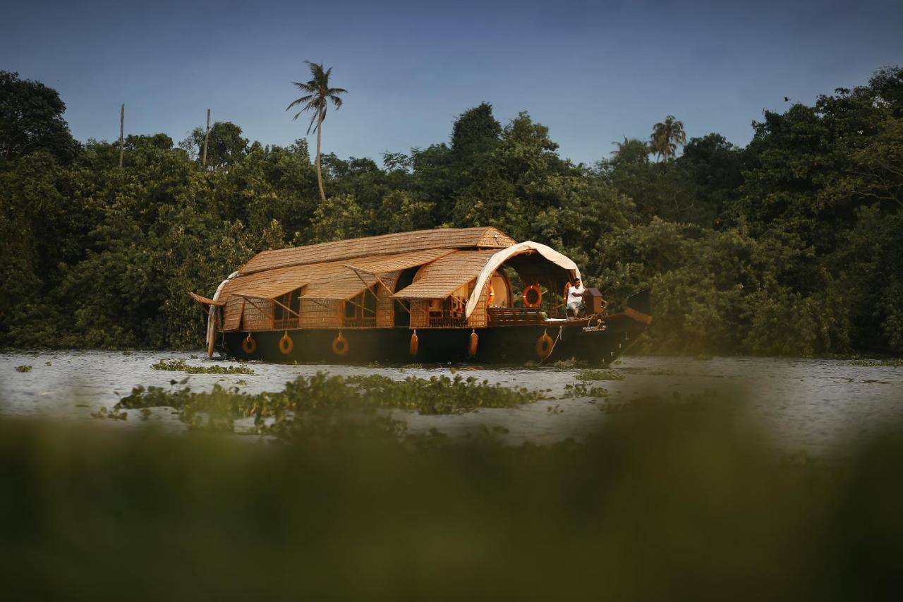 Готель Coconut Lagoon Kumarakom- A Cgh Earth Experience Екстер'єр фото