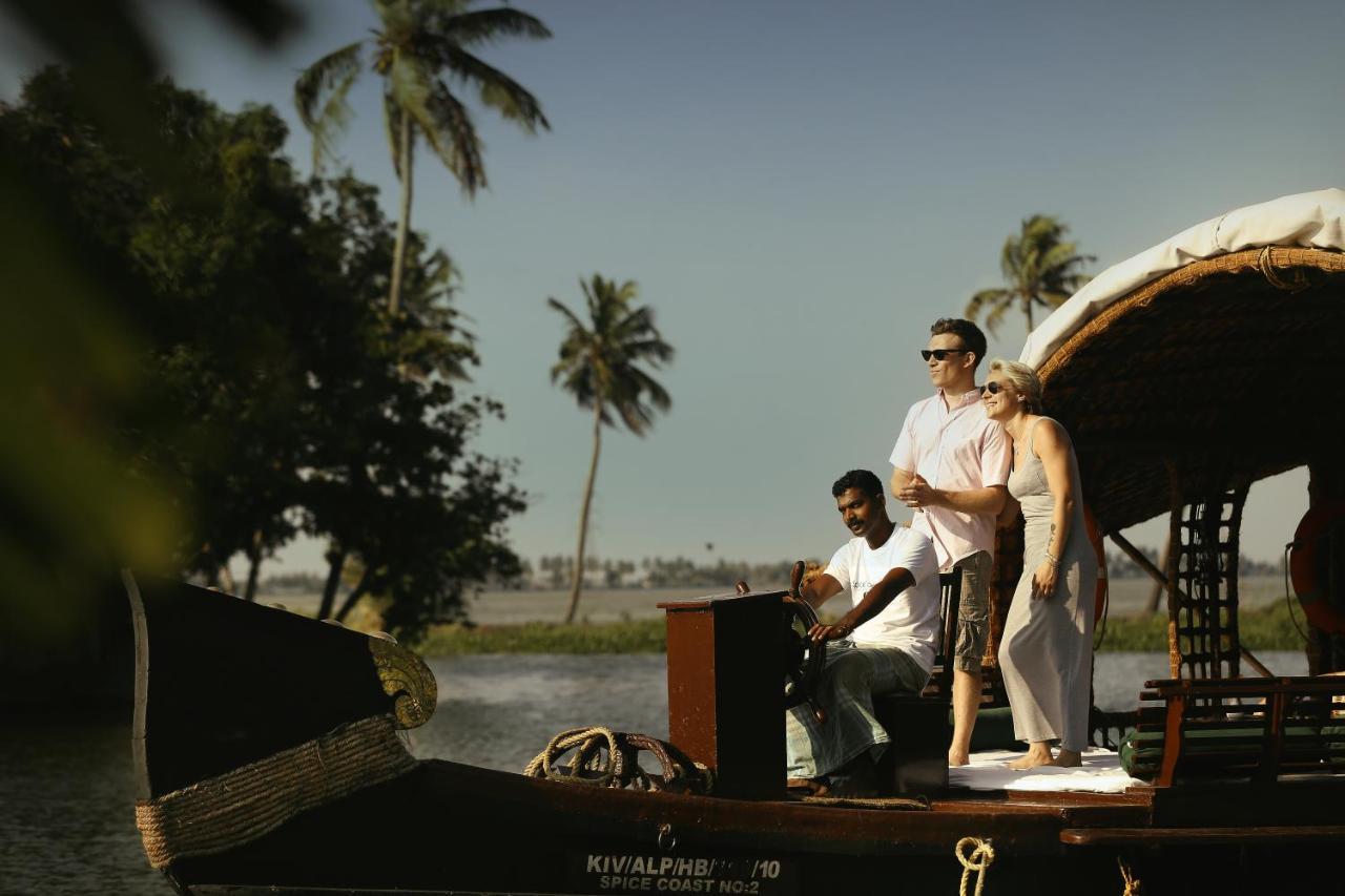 Готель Coconut Lagoon Kumarakom- A Cgh Earth Experience Екстер'єр фото