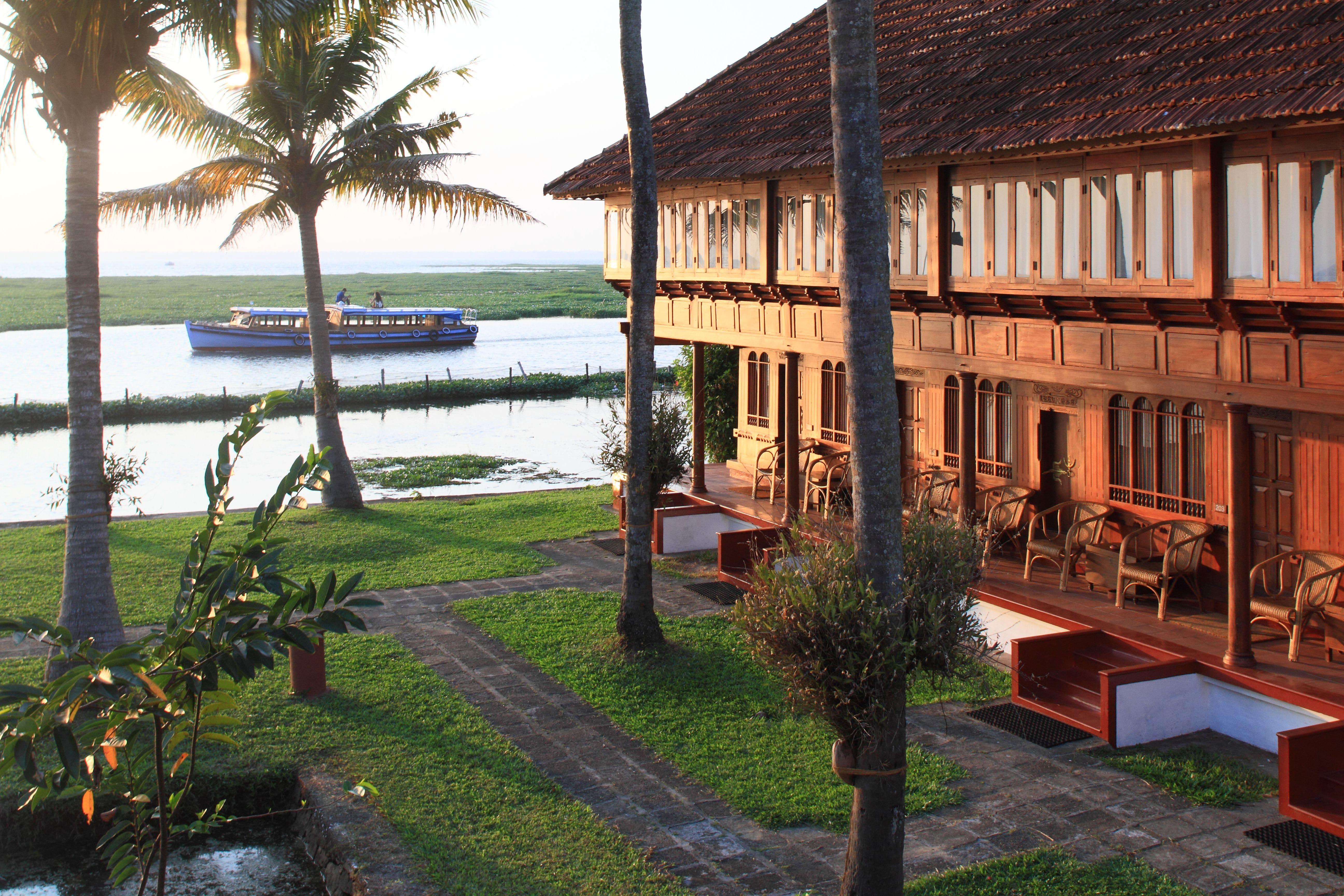 Готель Coconut Lagoon Kumarakom- A Cgh Earth Experience Екстер'єр фото