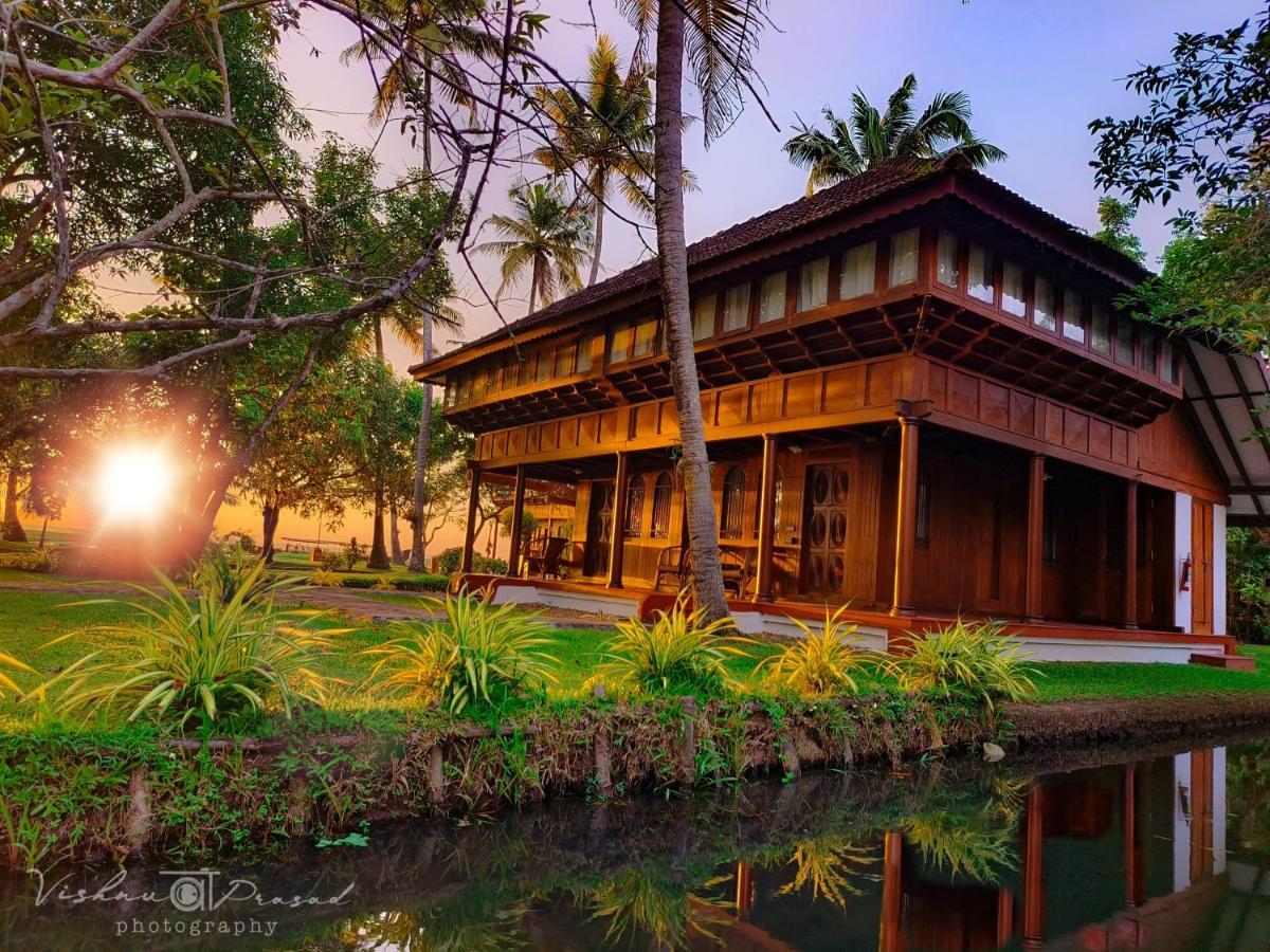 Готель Coconut Lagoon Kumarakom- A Cgh Earth Experience Екстер'єр фото