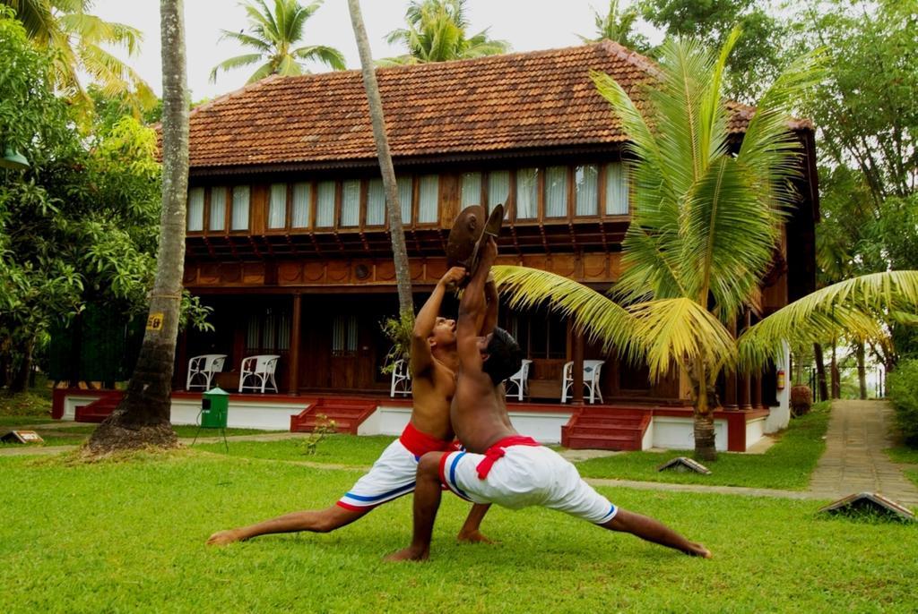 Готель Coconut Lagoon Kumarakom- A Cgh Earth Experience Екстер'єр фото