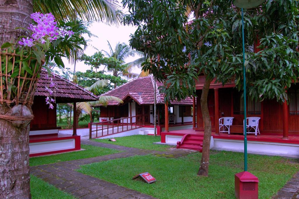 Готель Coconut Lagoon Kumarakom- A Cgh Earth Experience Екстер'єр фото