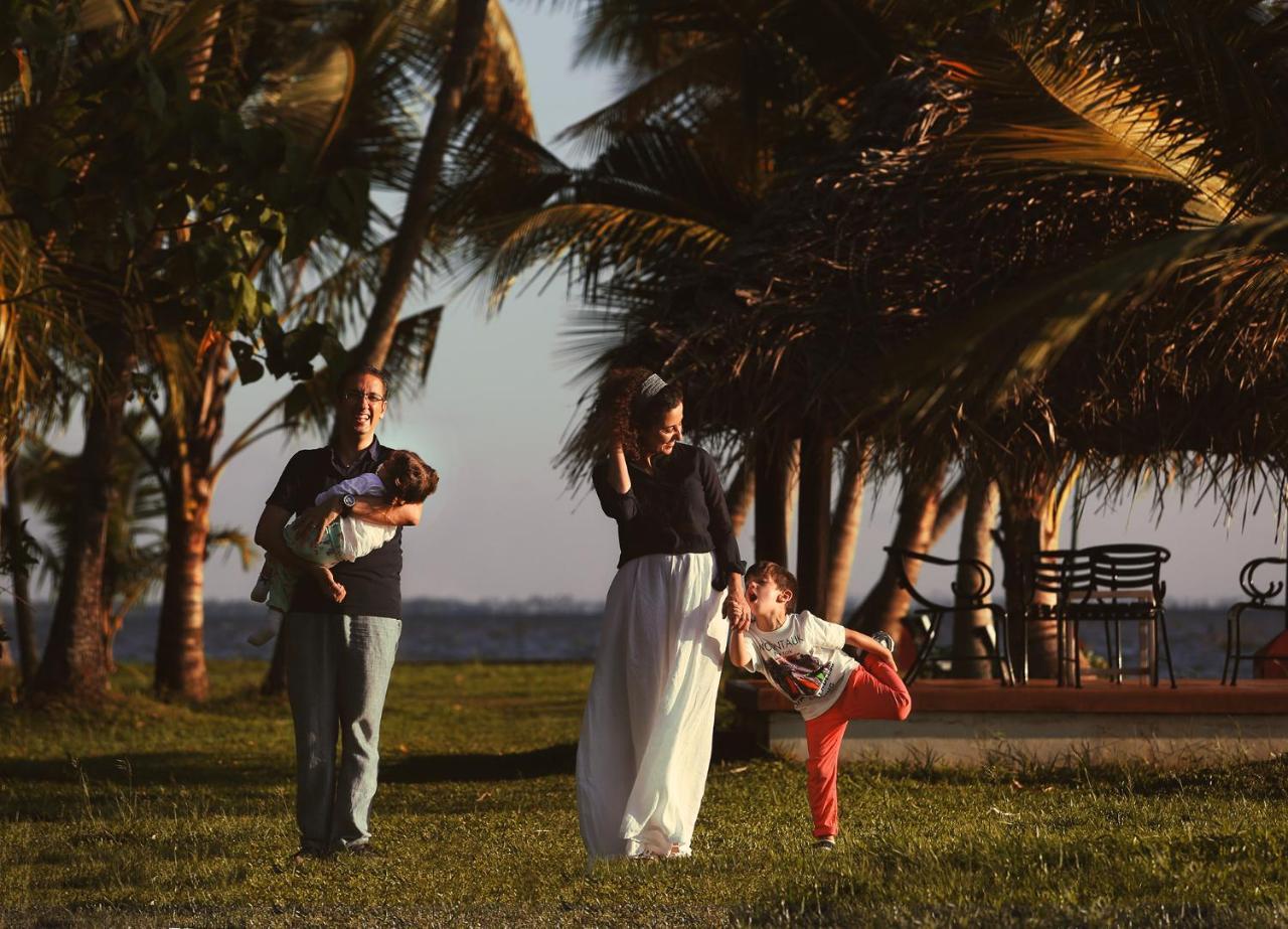 Готель Coconut Lagoon Kumarakom- A Cgh Earth Experience Екстер'єр фото